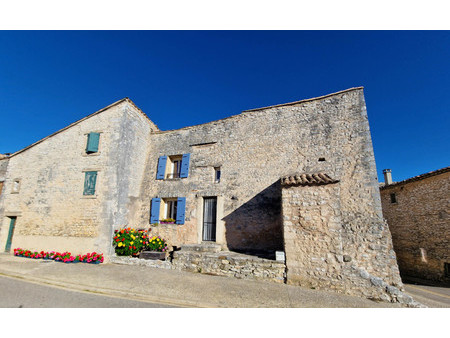saint-christol - provence - charmante maison historique et classée  2 chambres  sdb et sou