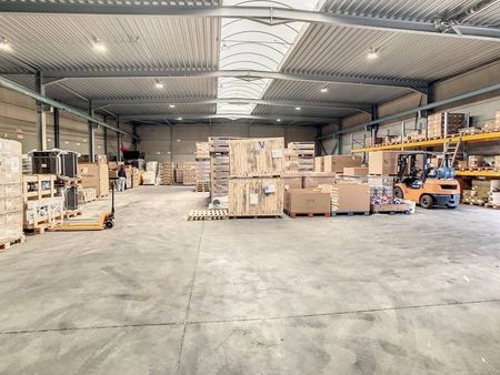 entrepôt facilement accessible d'environ 760 m² à roeselare-