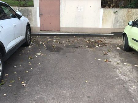 parking sécurisé 12 m2 mairie montreuil
