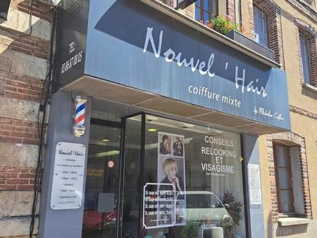 joli salon de coiffure rue commerçante