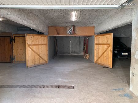 location garage fermé les saisies