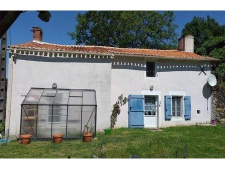 vente maison à bazoges-en-pareds (85390) : à vendre / 100m² bazoges-en-pareds