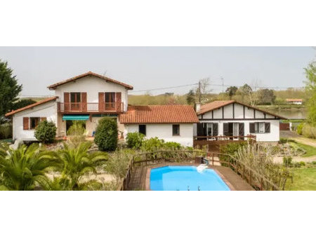 maison de 145 m² + maison de 90 m² avec garages  grand jardin et piscine dans le pays-basq