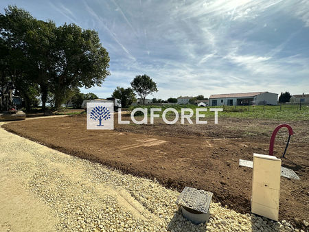 avec accès à pied aux commerces et écoles  terrain à bâtir viabilisé en charente-maritime 