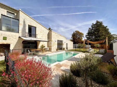 charmante maison de village rénové en 2020 avec jardin et piscine chauffée et sécurisée à 