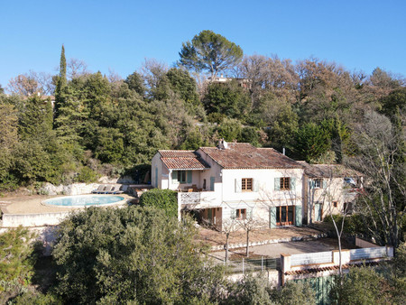charmante maison avec piscine et studio indépendant  située à proximité du village de mont