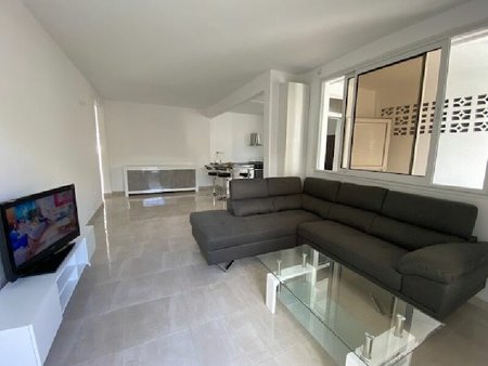 location maison  102.92 m² t-4 à le moule  1 050 €