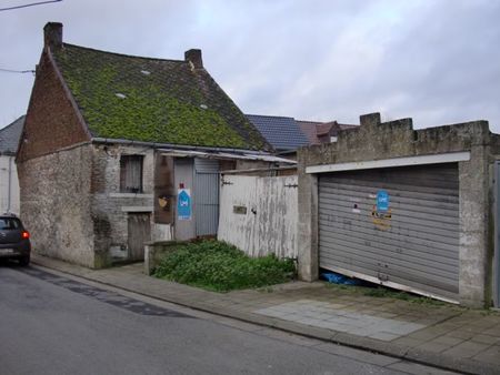 maison d'habitation à restaurer en 3 façades avec garage