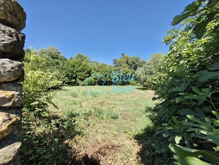 proche sommières terrain constructible de 940m2