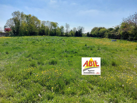 terrain constructible proche benet de 751 m2