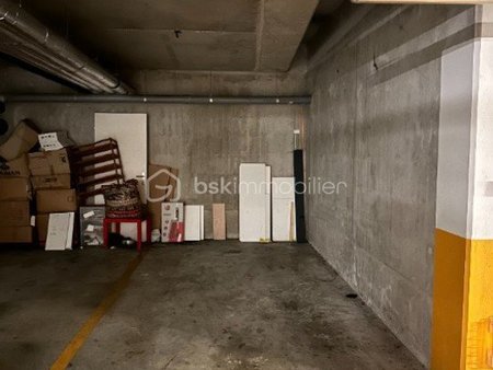 place de parking souterraine 12 5m2