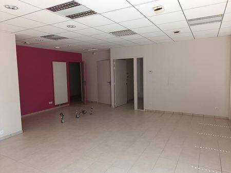 local commercial 61 m²