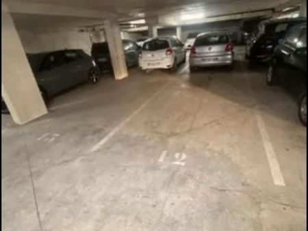 place de parking dans souterrain