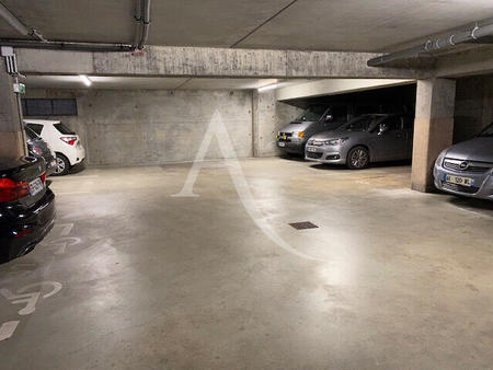 location garage box et parking à angers (49000) : à louer / 13m² angers