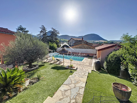 villa type 5 143 m² avec vue et piscine