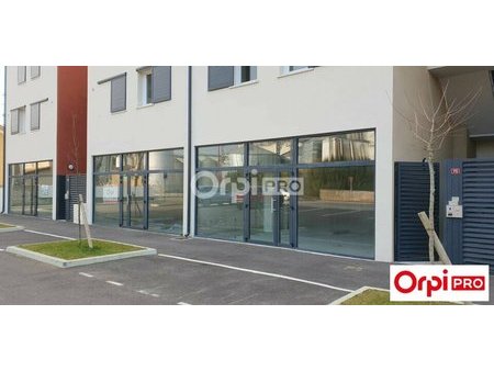 location de local commercial de 67 m² à romans-sur-isère - 26100