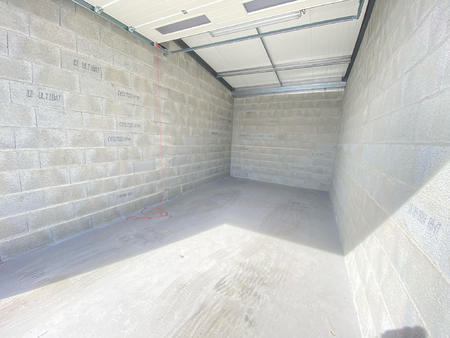 location garage box et parking aux sables-d'olonne (85100) : à louer / 24m² les sables-d'o