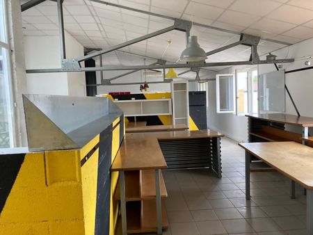 local d’activités 300 m2 a fonbeauzard