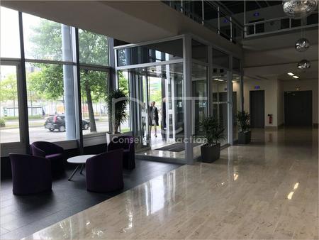 local professionnel - 864m² - cergy