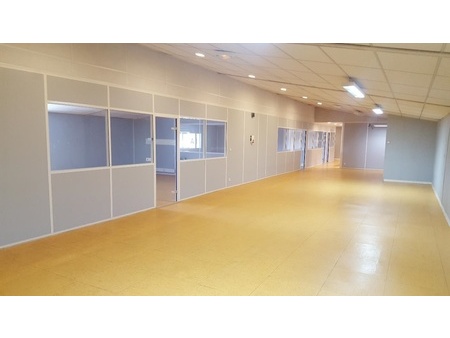 local professionnel - 404m² - bourg achard