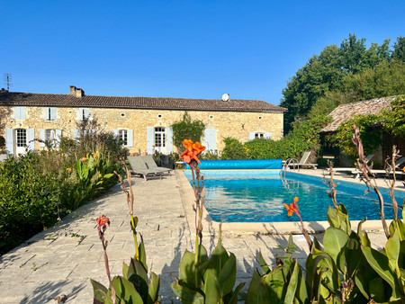 impressionnante maison de 5 chambres sur 10 hectares avec piscine et vue imprenable.