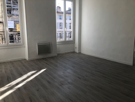 location appartement 3 pièces 60m2 marseille 1er (13001) - 850 € - surface privée