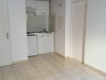 location appartement  m² t-2 à cadenet  430 €