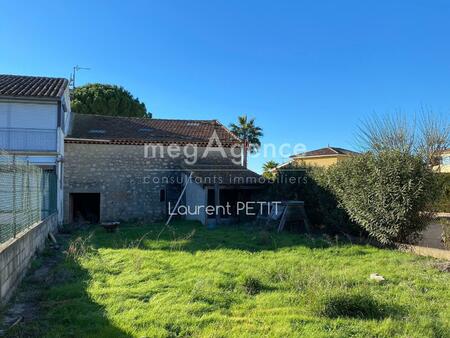 a fabrègues  terrain à bâtir de 375 m² borné et non viabilisé