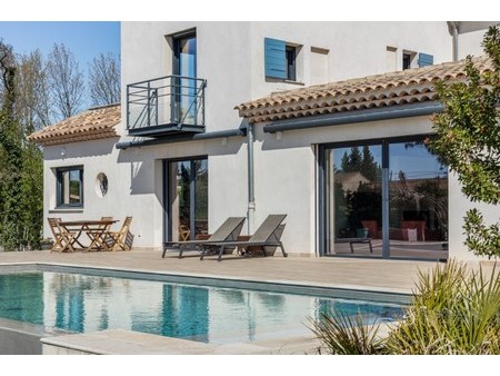 belle villa provençale à 5km du centre village de maussane-les-alpilles. l'imposante propr