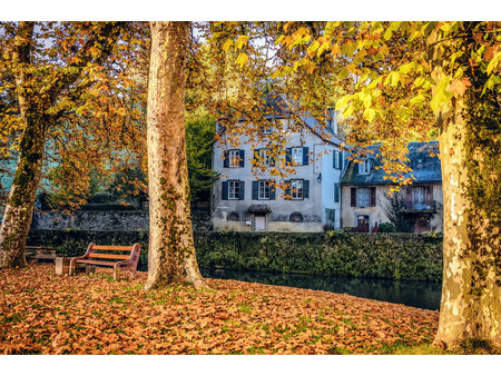 emplacement en bordure de rivière pour cette élégante maison de 5 chambres au cœur de ségu