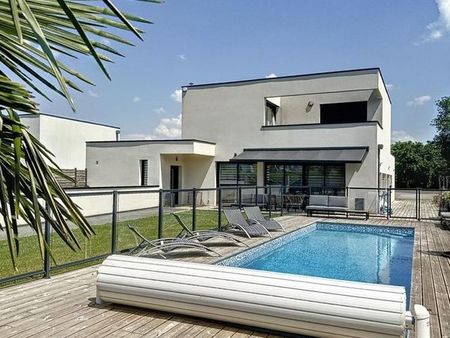 rare location villa meublée 220 m² avec piscine et sous sol