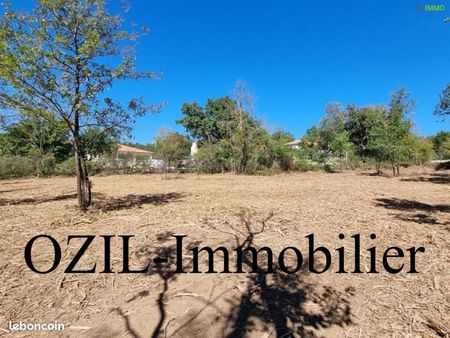 terrain 800 m² monteils