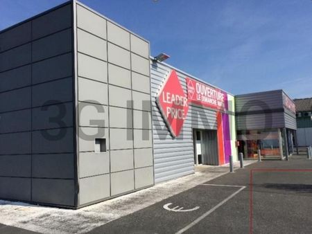 local commercial 1 052 m²