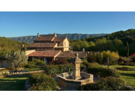 maison de prestige en vente à saint-martin-de-castillon : ancienne magnanerie avec terrain