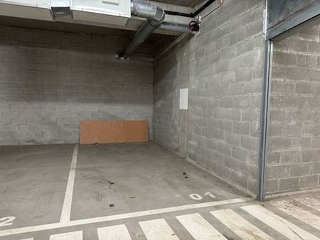 liège : guillemins place de parking dans garage fermé