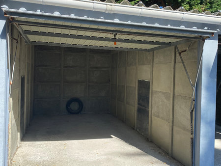 garage dans une résidence sécurisée
