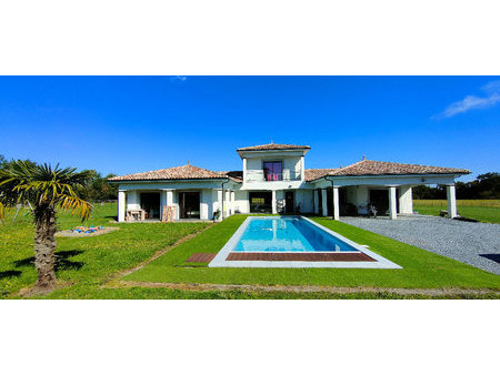 superbe villa moderne avec piscine