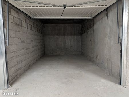 box garage fermé sécurisé à louer