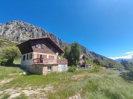 caille - la moulière : agréable chalet de 80 m² + cave + 1500 m² de terrain clôturé