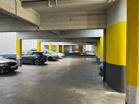 parking/box 1200 m² marseille