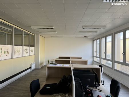 bureaux 131 m² mardeuil