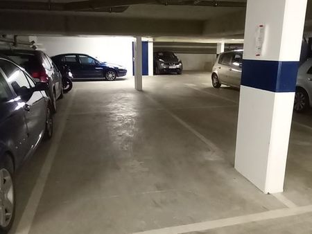 place de parking simple ou double a louer