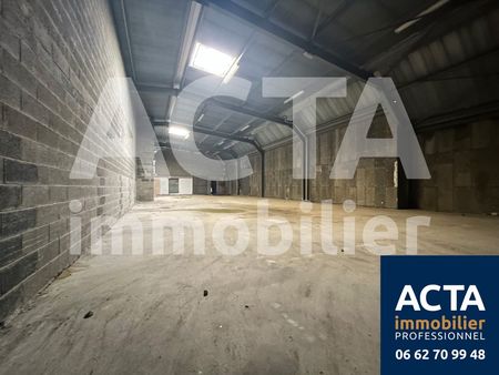local commercial 1100 m² avion