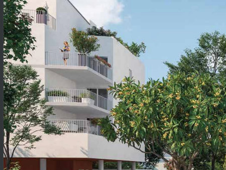 appartement avec balcon articulé autour d'un site paysager d