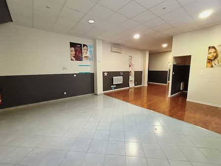 location locaux professionnels 105 m²