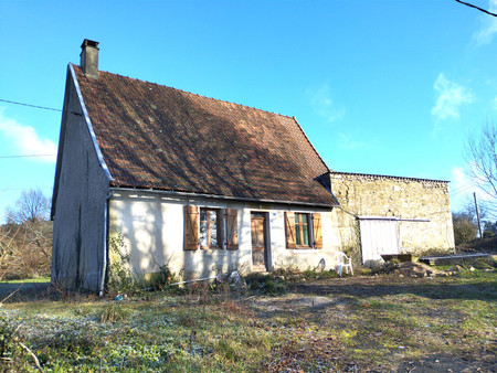 belle maison en pierre à rénover dans un hameau