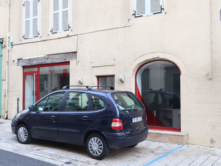 local commercial nevers 40 m2