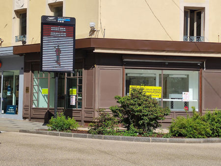 local commercial oyonnax 35 m2