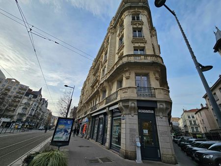 appartement saint-étienne 197.43 m² t-7 à vendre  219 200 €