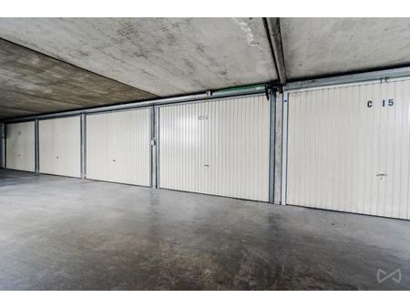 deze garage is te koop samen met het appartement op wandelafstand te franchommelaan 22 te 